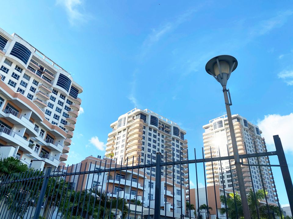 One Woodbrook Place 22D Photo