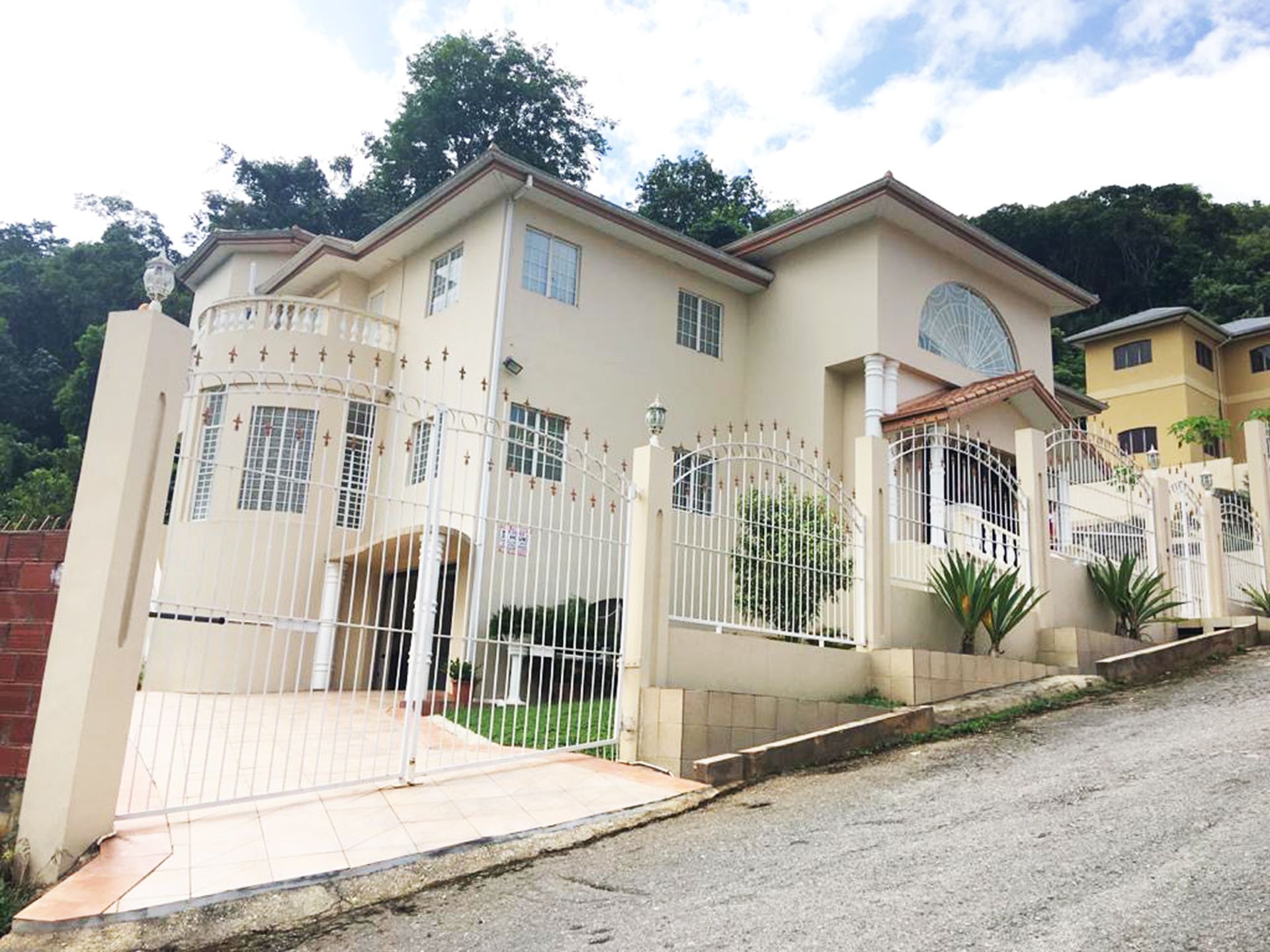 Hololo Heights 4 Photo