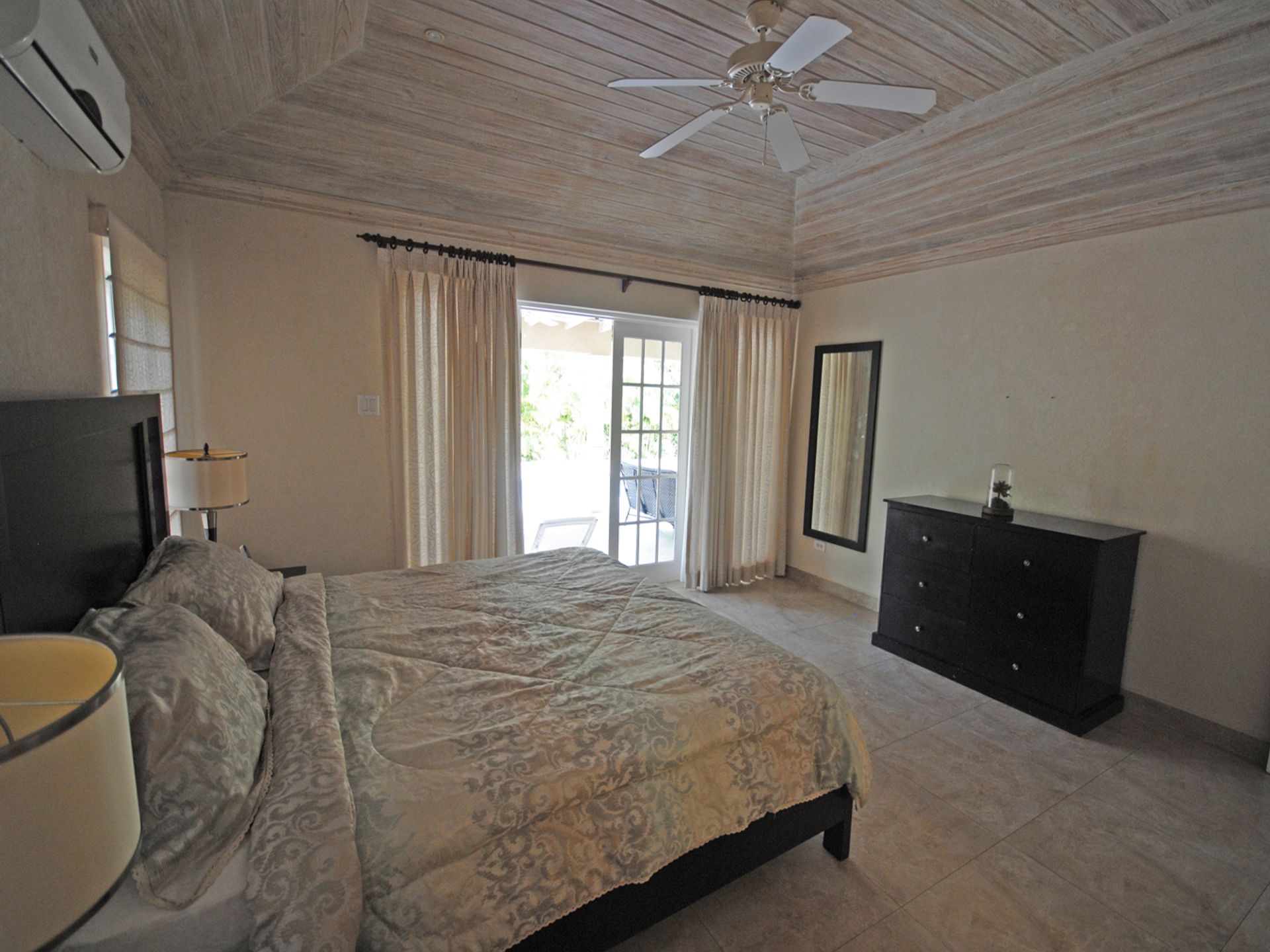 Primary bedroom opens to pool terrace Gallery