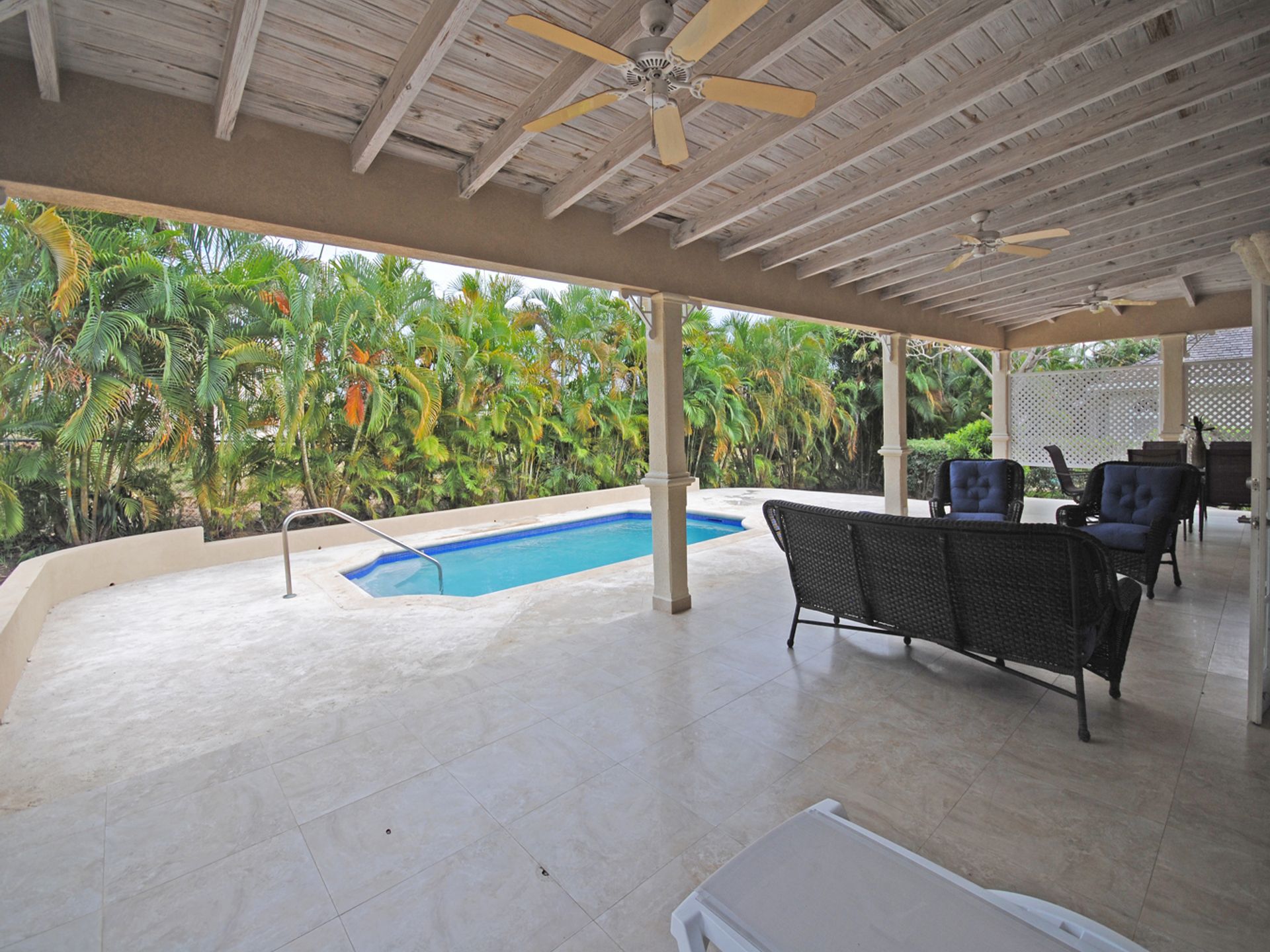 Spacious covered terrace Gallery